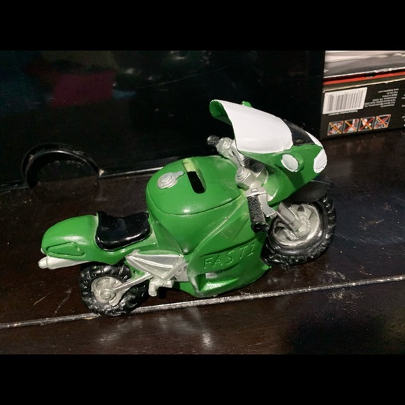 Motorcycle piggy bank - Picture 3 of 3
